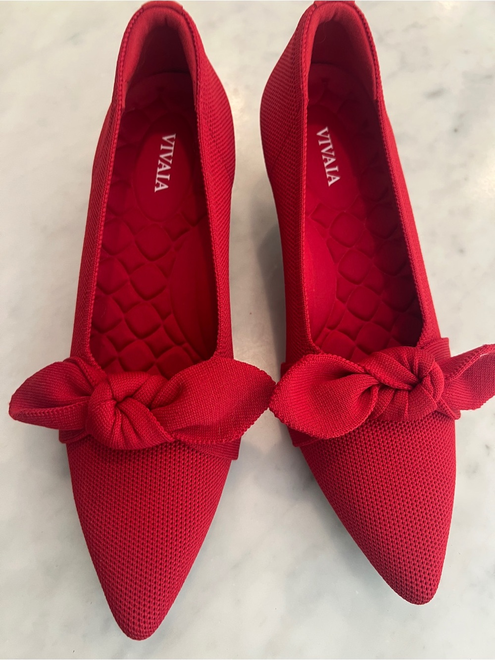 Vivaia Pointed Toe Bow Red Kitten Heels NWOT Sz 38 (7.5)